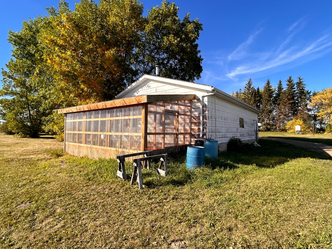 5 bedroom, 2 bath home on 9.98 acres in Athabasca County - 4 - 1732141720783_31