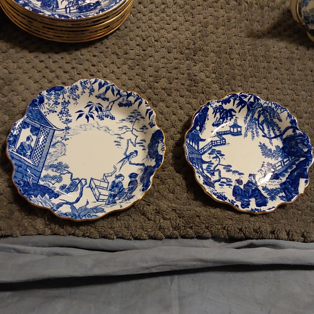 Royal Crown Derby Blue Mikado, 8 settings, 2 platters, 8 soup bowls 8 dessert plates, cake plate, 2 vegetable bowls, gravy boat and more. - 5 - 1732225331471_1000002383