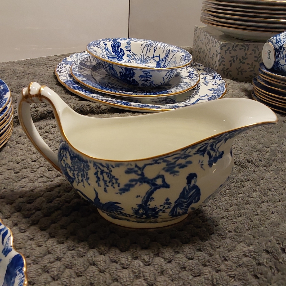 Royal Crown Derby Blue Mikado, 8 settings, 2 platters, 8 soup bowls 8 dessert plates, cake plate, 2 vegetable bowls, gravy boat and more. - 4 - 1732225331471_1000002384