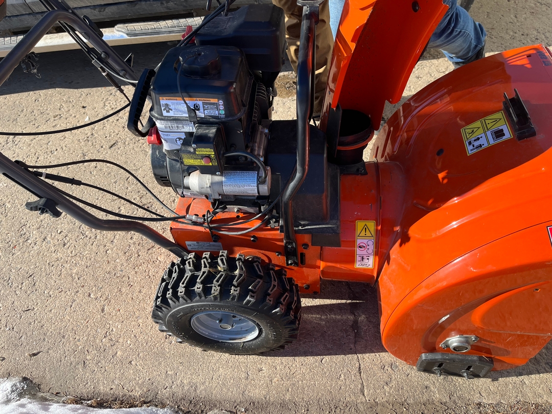 Husqvarna  snowblower - 5 - 1732323545409_IMG_6048