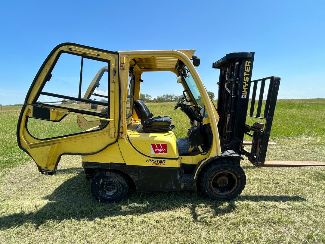 Hyster H70FT Enclosed Cab Propane Forklift - 4 - 1732650116473_FXMA8818