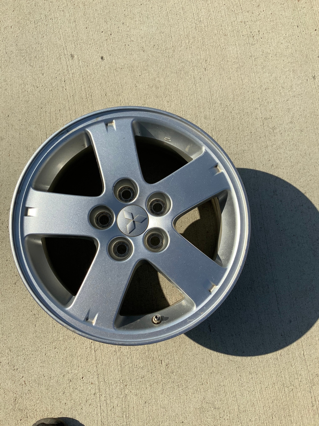 3-16 inch factory Mitsubishi rims with sensors Excellent condition  - 2 - 1733018957371_IMG_0164