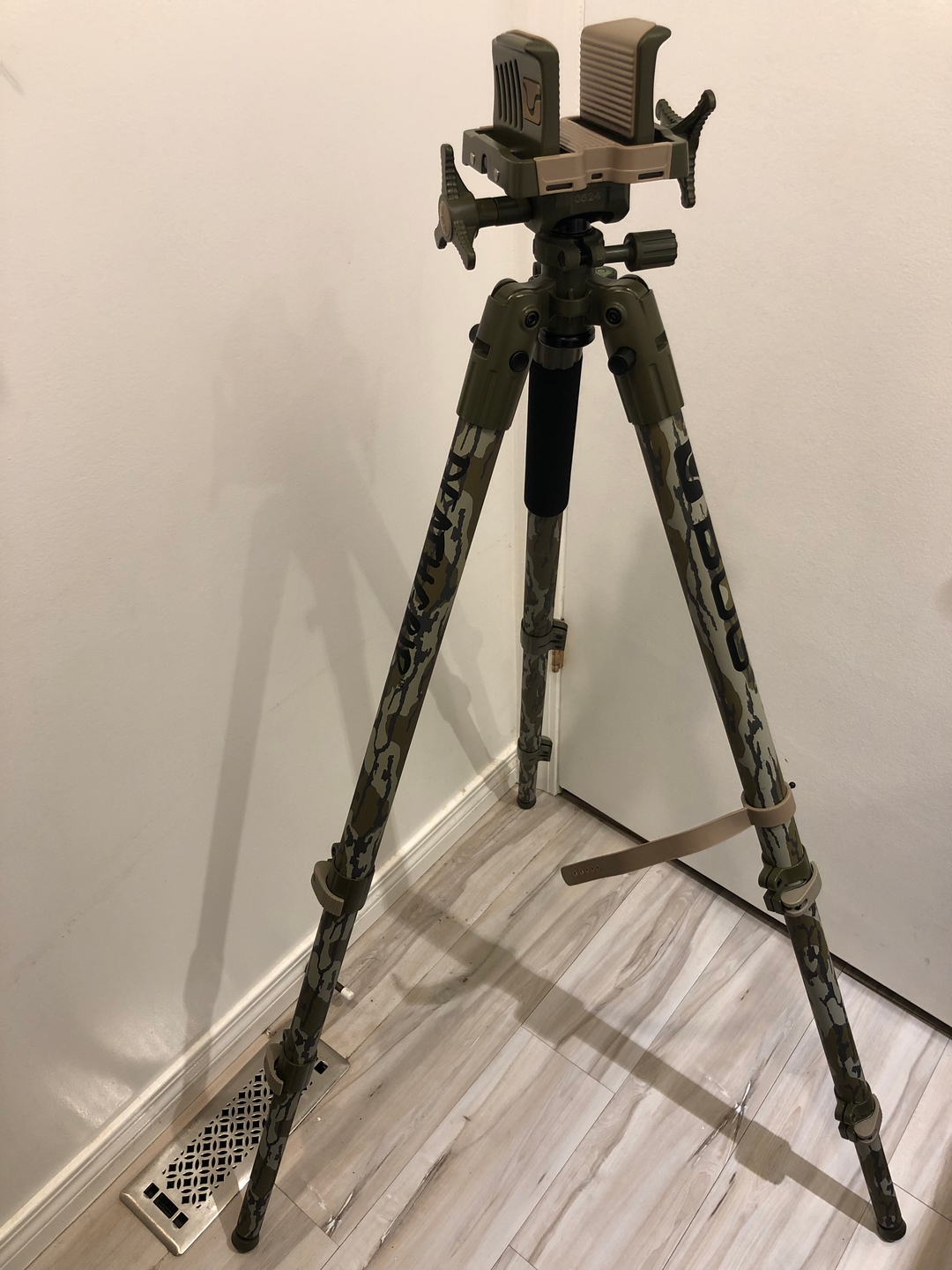 BNIB! CAMO Tripod - Bog-Pod BOGgear Deathgrip Clamping Shooting Tripod - Mossy Oak Bottomland Camo model - 7 - 1733167713108_IMG_7219