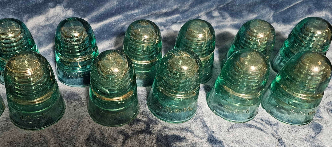 11 - LOT of HEMINGRAY BEEHIVE CD145 AQUA INSULATORS - VERY NICE CONDITION - 2 - 1733374540030_20240924_225858