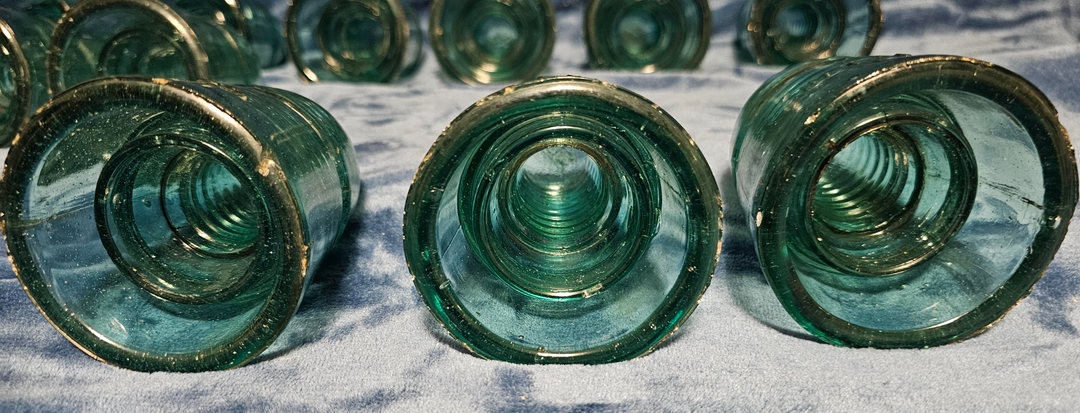 11 - LOT of HEMINGRAY BEEHIVE CD145 AQUA INSULATORS - VERY NICE CONDITION - 6 - 1733374540030_20240924_230053