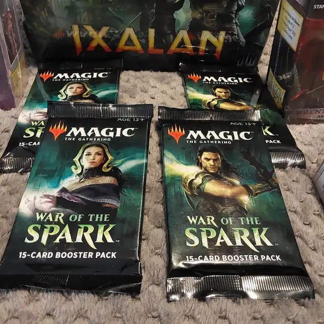 Magic Ixalan bundle and 8 Dragon Shield sleeves (20th anniversary), 10 packs MTG War of the Sparks - 2 - 1733548314980_1000002693