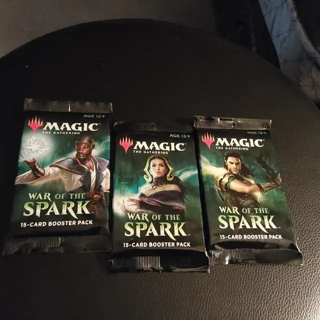 Magic Ixalan bundle and 8 Dragon Shield sleeves (20th anniversary), 10 packs MTG War of the Sparks - 6 - 1733548328821_1000002697