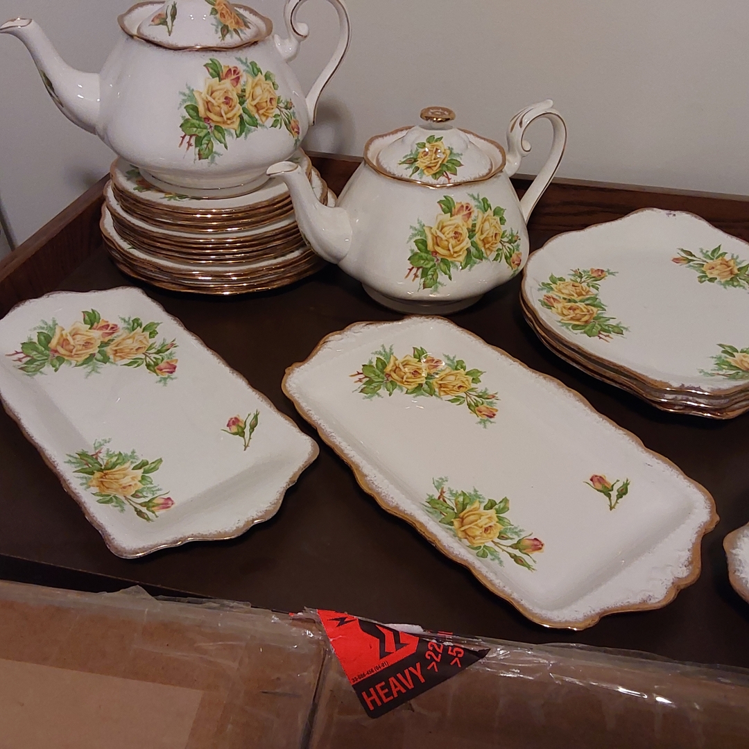 Royal Albert Tea Rose, teapots, 20 cups&saucers, cake plates, sandwich tray, cream&sugar, teacup set - 6 - 1733968810684_1000002716