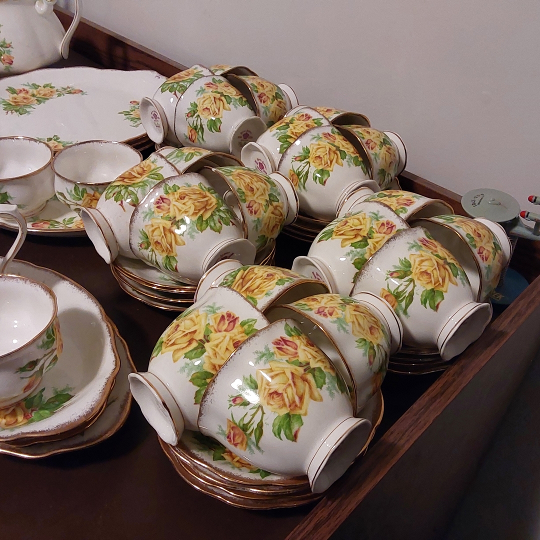 Royal Albert Tea Rose, teapots, 20 cups&saucers, cake plates, sandwich tray, cream&sugar, teacup set - 7 - 1733968810684_1000002718