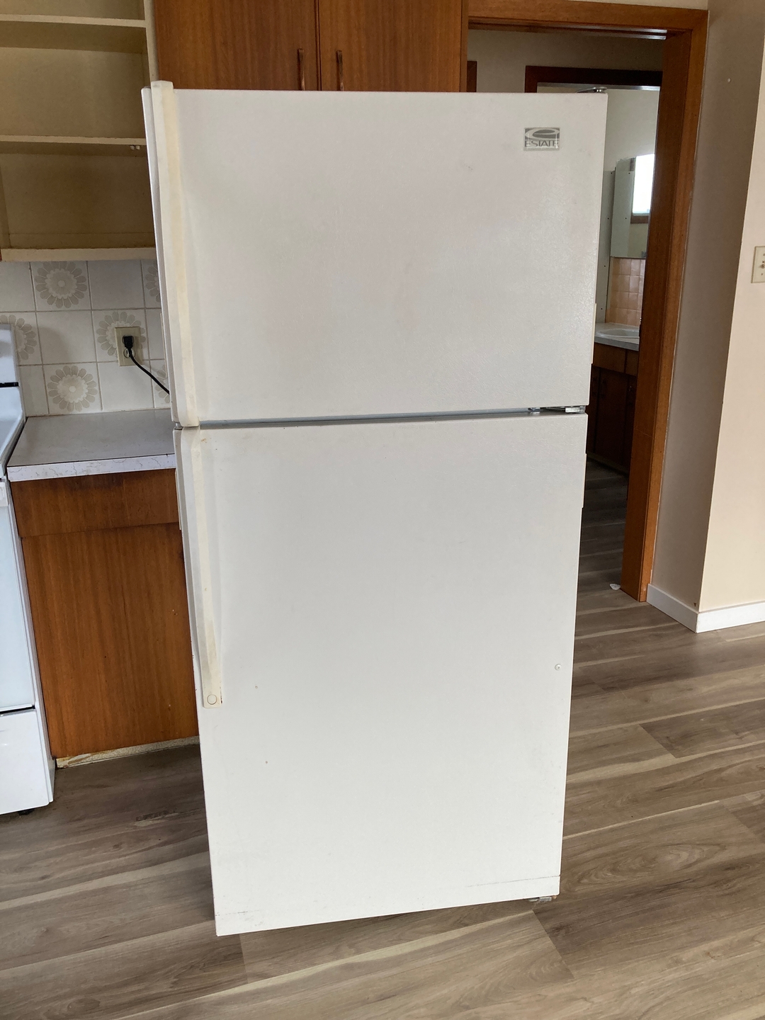 Fridge - works, needs a cleaning!  - 1 - 1734375303220_image