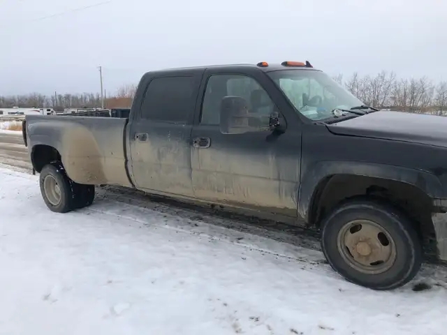 2006 GMC Sierra dually - 5 - 1734474614925_Sierra_Dually5