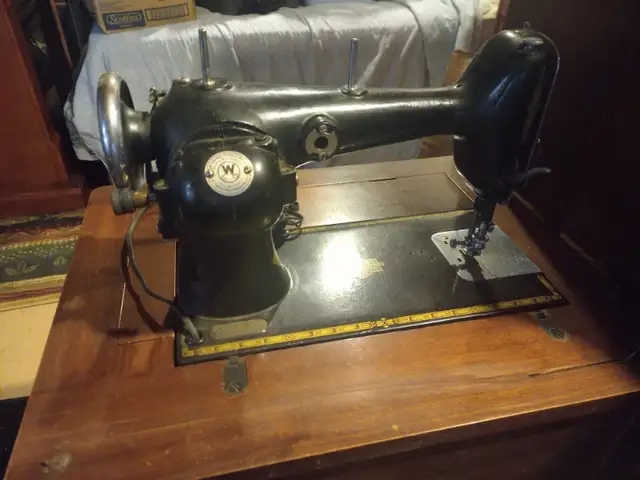 I deliver! Free-Westinghouse Sewing Machine Style 577800-B - 5 - 1734546896230_Westinghouse_Sewing_Machine5