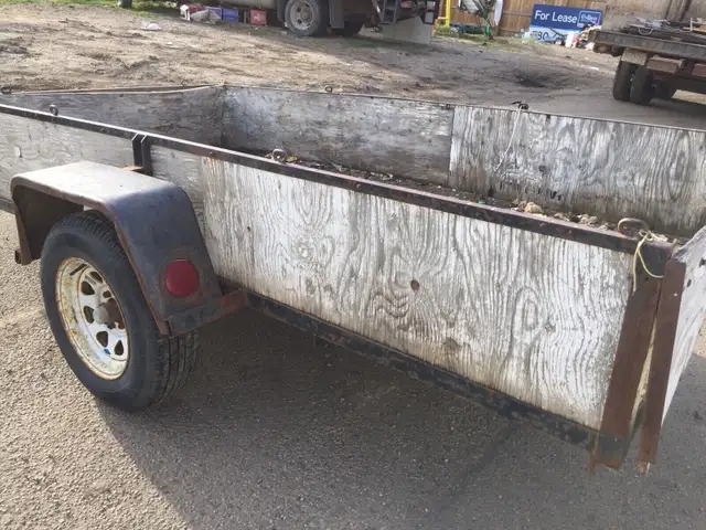 Old trailer. CHEAP. I CAN DELIVER. cell text only - 6 - 1734555796800_Old_Trailer6