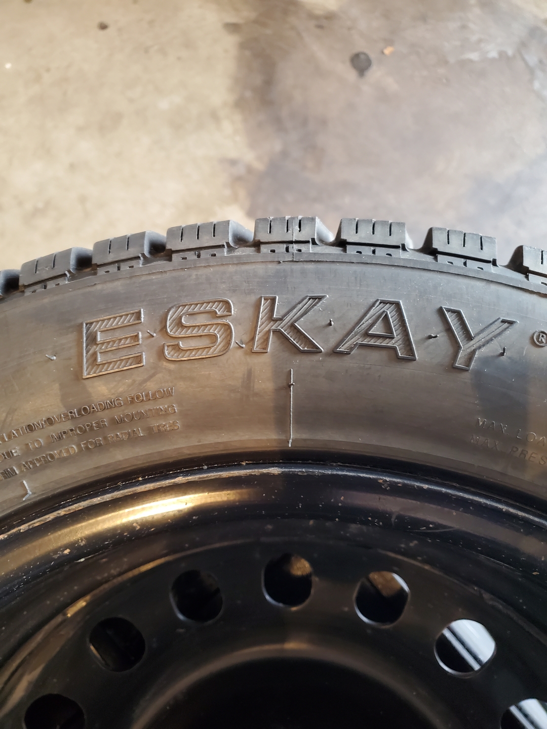 2 Eskay winter tires and rims - 9 - 1734713344962_20241120_151009