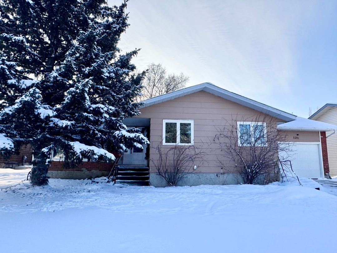 Prime Location in Vegreville! - 1 - 1734729104715_IMG_4189