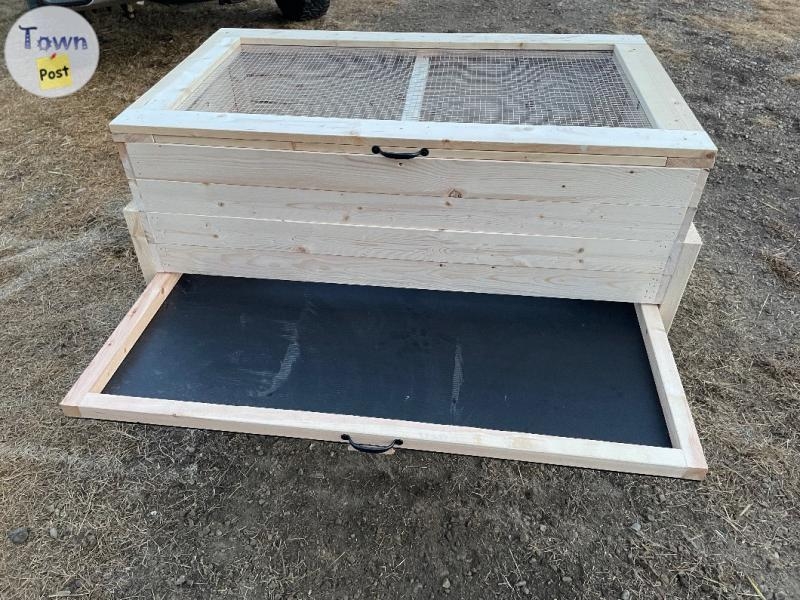 Raised wooden chick brooder  - 4 - 983807-1702790160_2