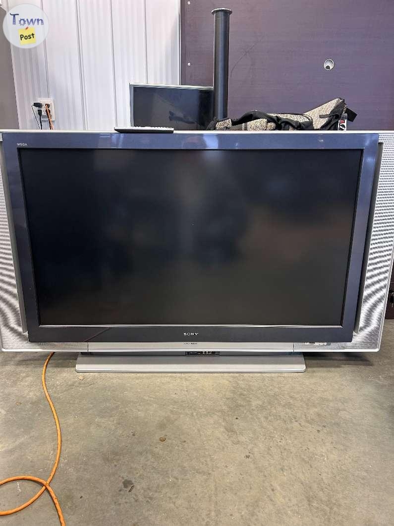 TV with Remote for Sale - 1 - 990893-1704563145