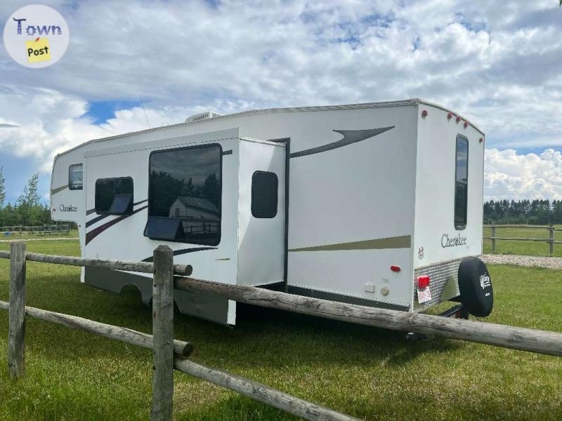 Fifth Wheel Trailer - 2 - 992525-1704914379_1