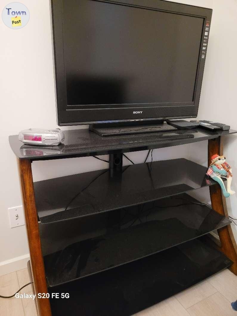 Tv and tv stand - 1 - 996478-1705852871