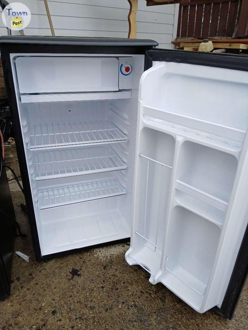  Danby fridge $150, for single, 280 for two - 3 - 1017250-1710110473_1