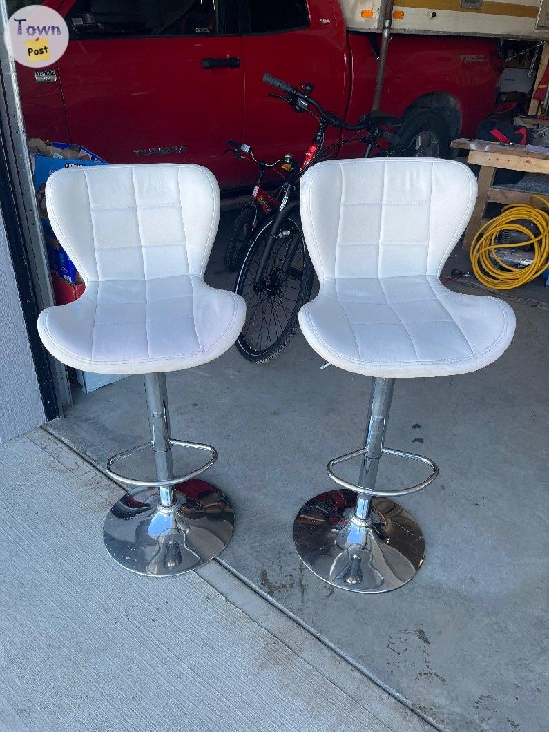 Bar Stools For Sale - 1 - 1018022-1710283070