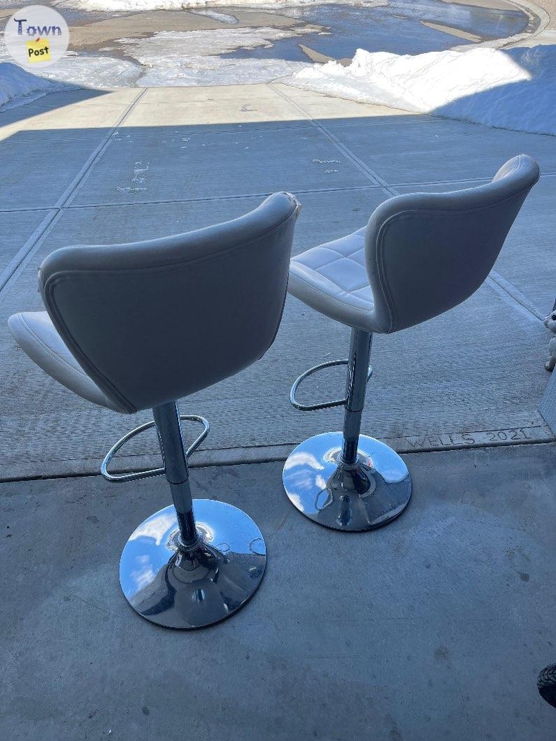 Bar Stools For Sale - 3 - 1018022-1710283070_1