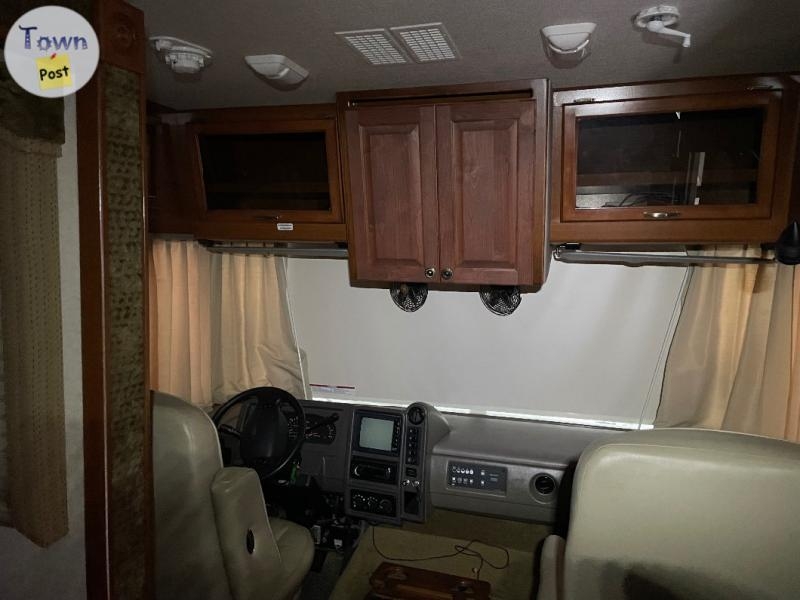 2004 Fleetwood Bounder 32W - 8 - 1022234-1711238868_4