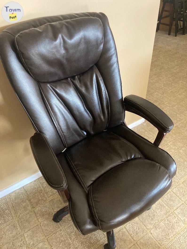 Leather desk chair - 1 - 1024845-1711831183