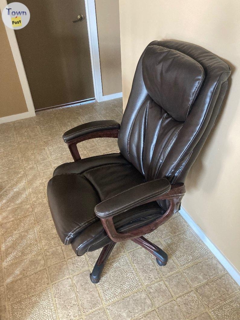 Leather desk chair - 3 - 1024845-1711831183_1