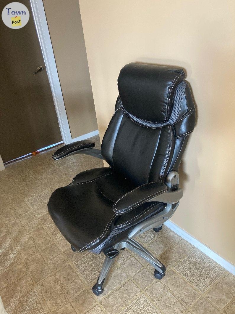 Black leather desk chair - 2 - 1024849-1711831469_0