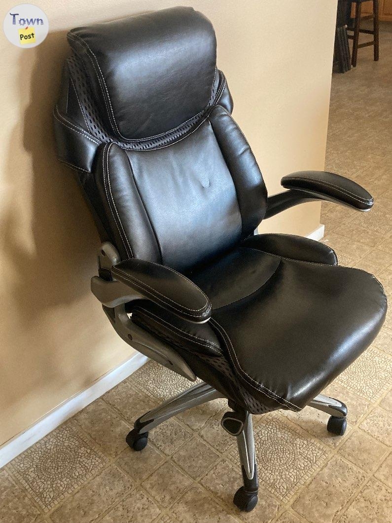 Black leather desk chair - 3 - 1024849-1711831469_1