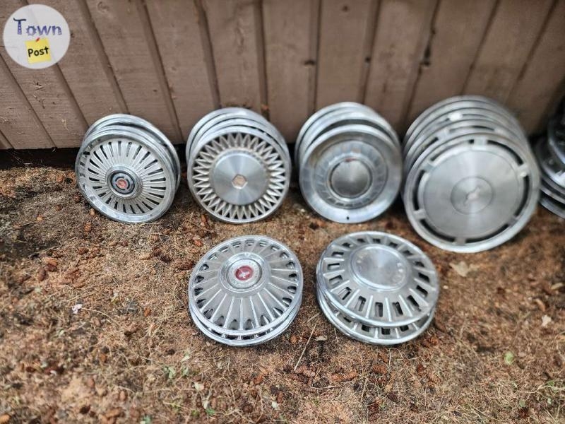 Sets of driver quality vintage hubcaps - 1 - 1032914-1713815711