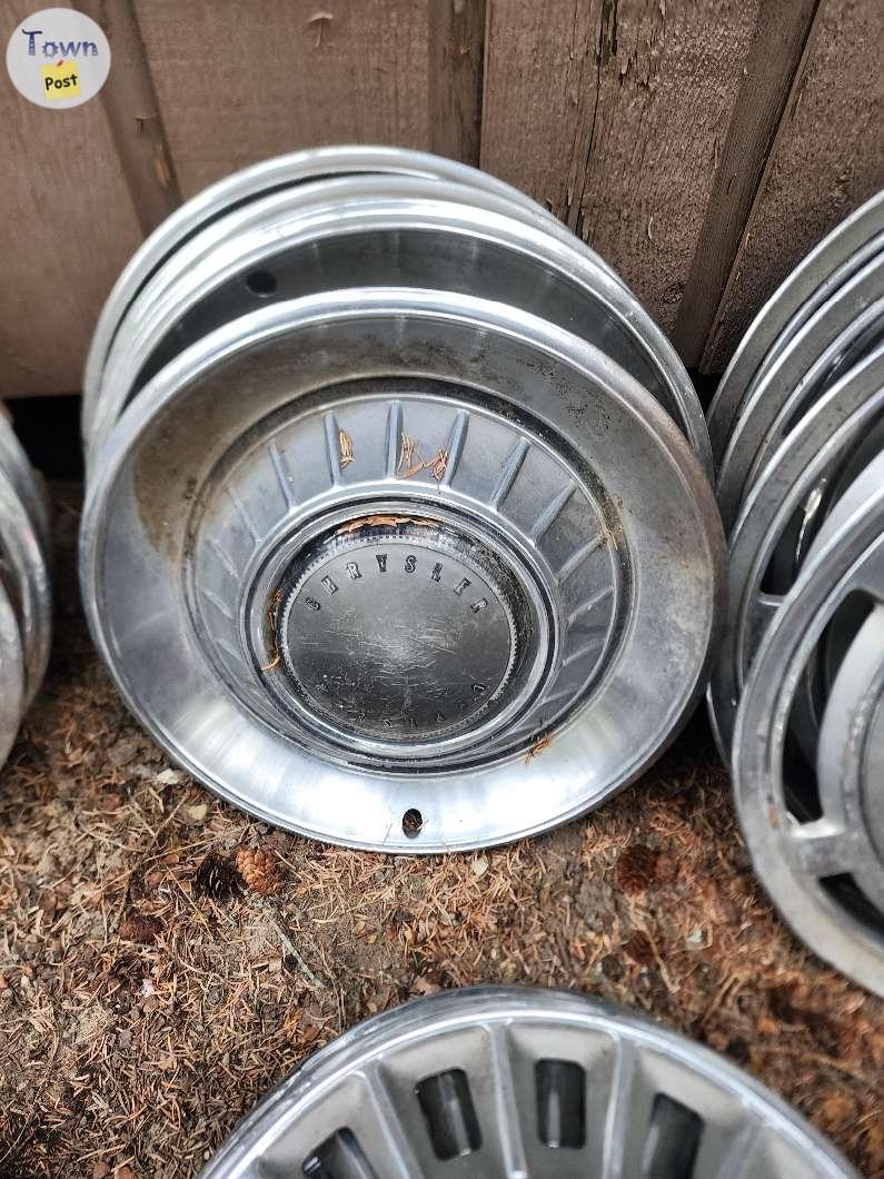 Sets of driver quality vintage hubcaps - 6 - 1032914-1713815711_4