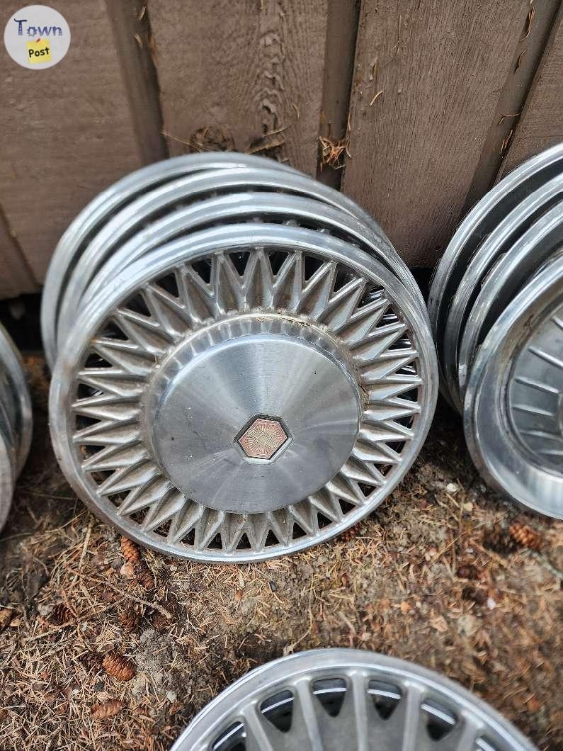 Sets of driver quality vintage hubcaps - 7 - 1032914-1713815711_5