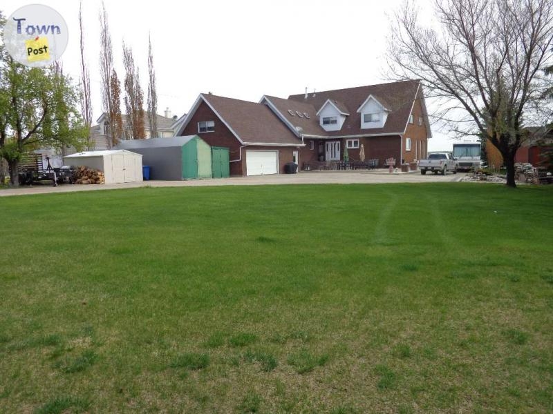 Lakefront Property on Sylvan Lake in the Summer Village of Norglenwold  - 3 - 1003777-1716931456