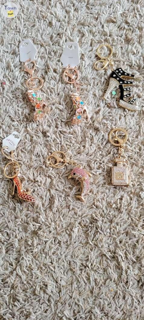 Brand new key chains - 2 - 1036986-1714875643_0