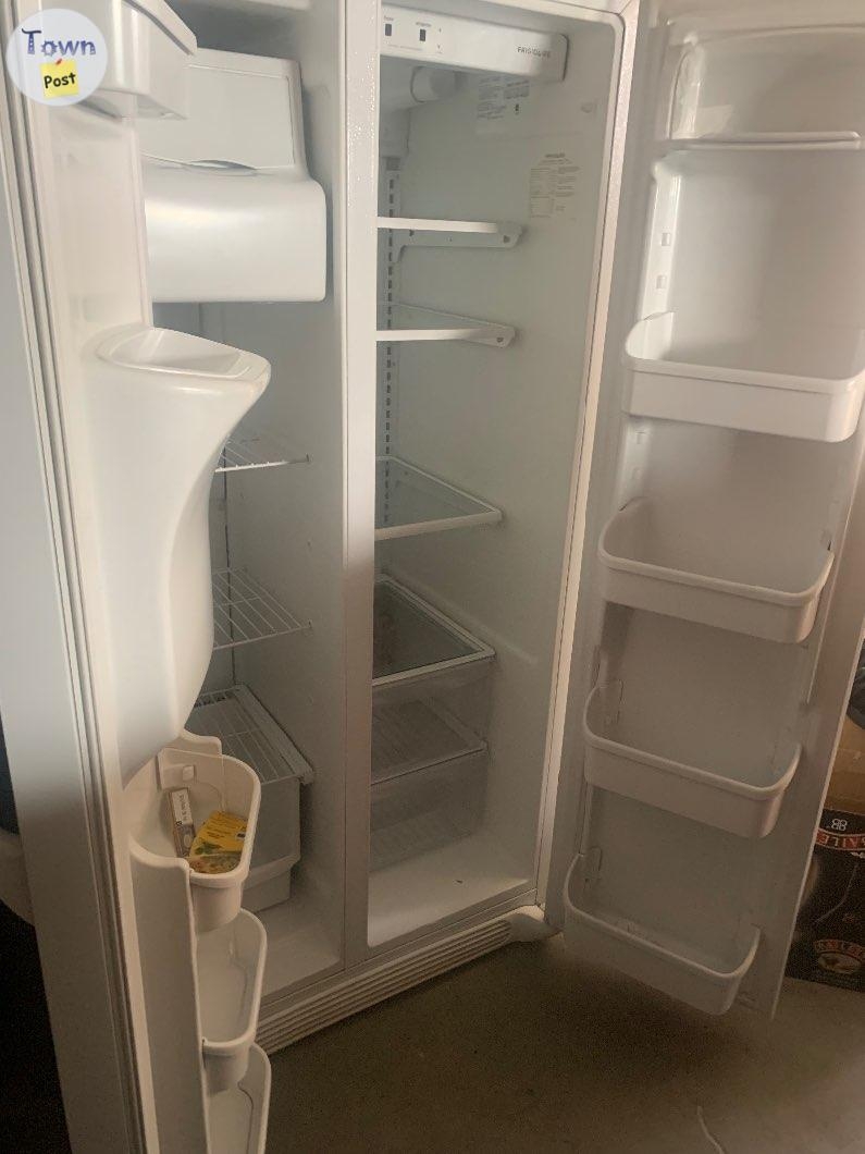 Side-by-side refrigerator 23 ft.³ with water dispenser and ice dispenser - 2 - 1043696-1716668996_0