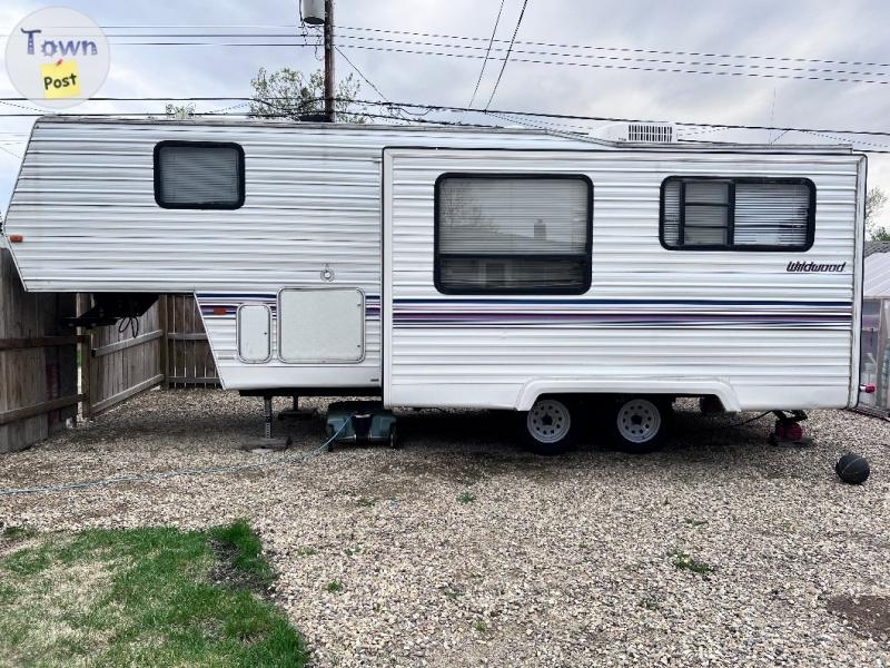 1999 Wildwood 5th Wheel Trailer  - 2 - 1043979-1716745028_0