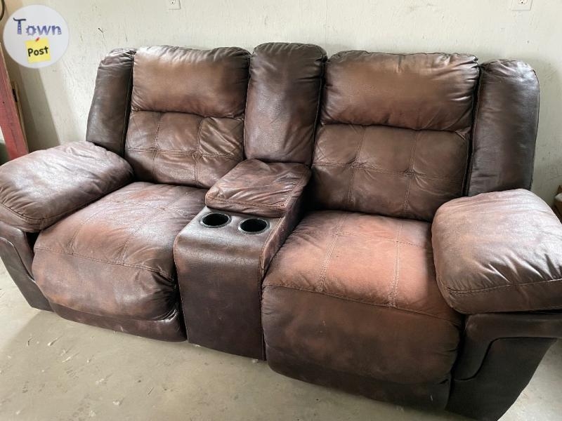 Lay-Z-Boy Recliner couch - 1 - 1047957-1717764193