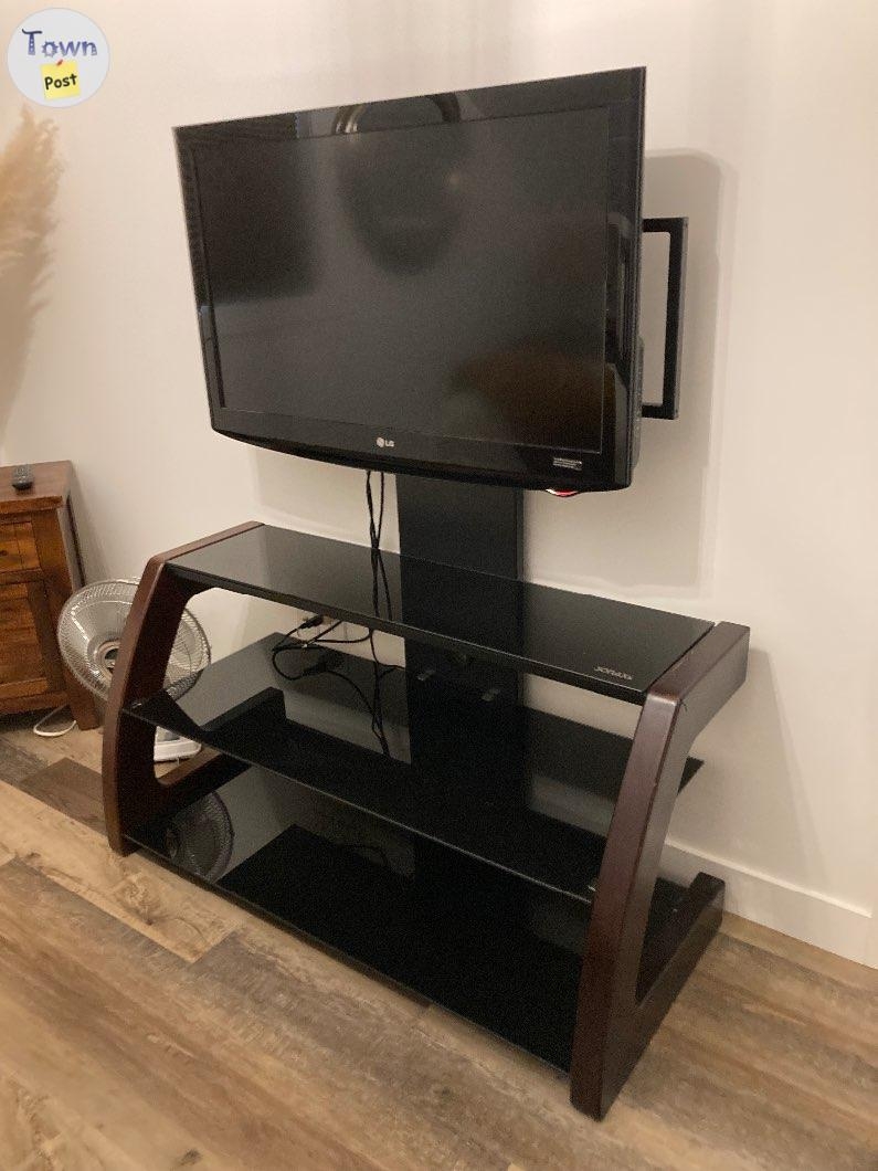 27 inch TV with stand - 2 - 1054352-1718807097_0