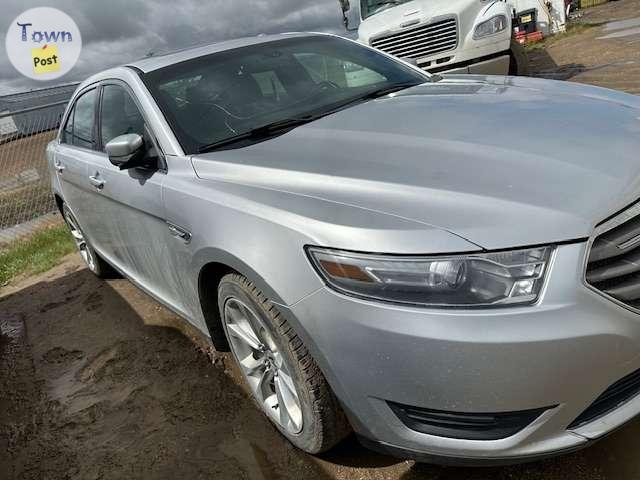 2012 Ford Taurus - 4 - 1057027-1719505137_2