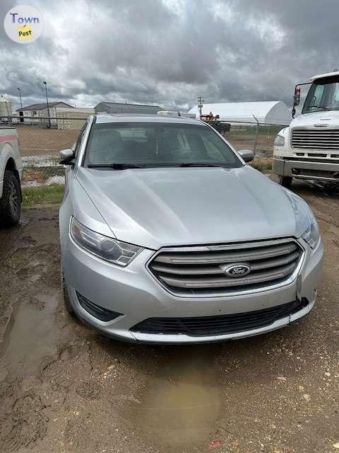 2012 Ford Taurus - 5 - 1057027-1719505137_3