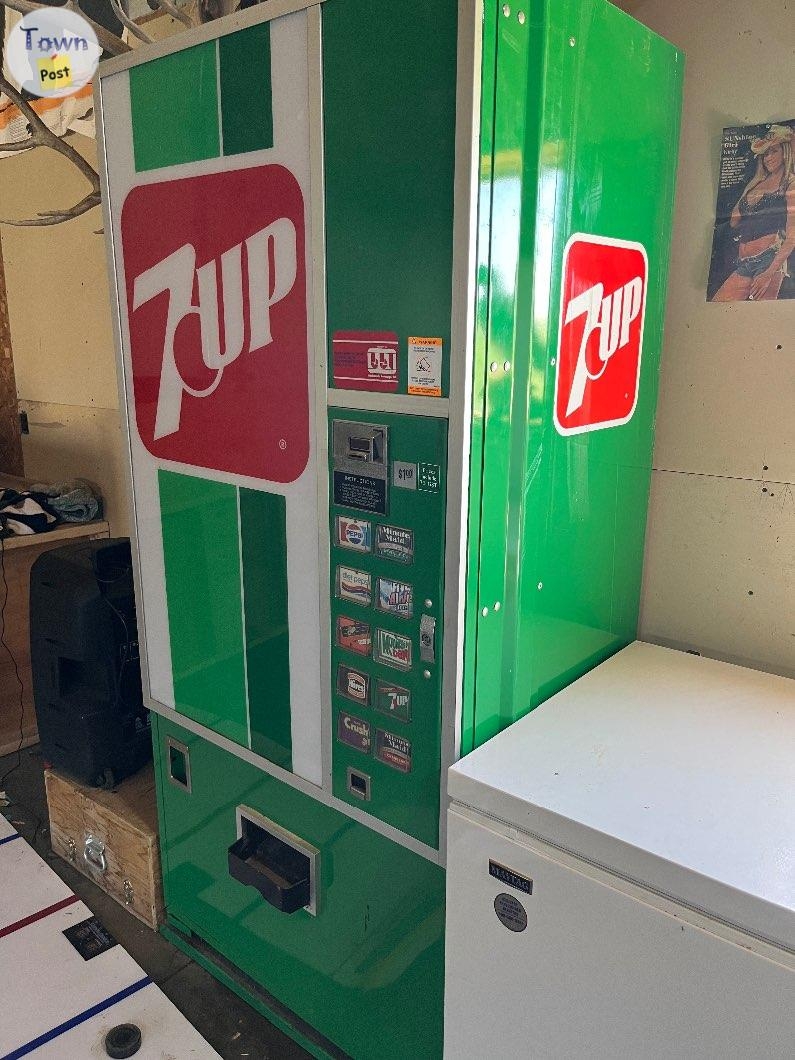 Vintage 7UP pop machine  - 1 - 1064069-1721250932