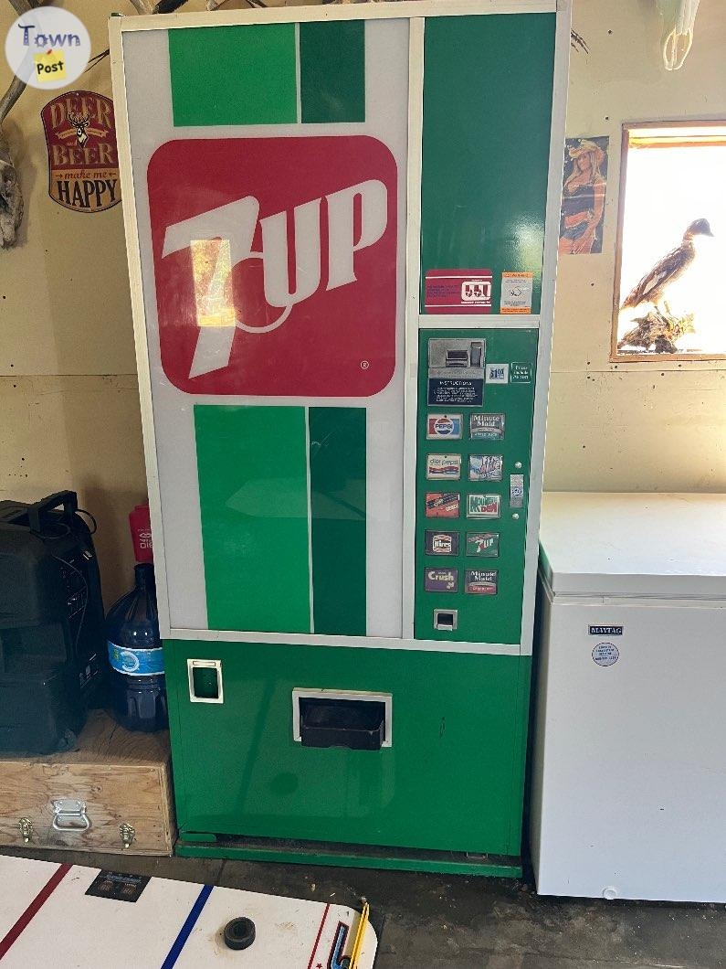 Vintage 7UP pop machine  - 2 - 1064069-1721250932_0