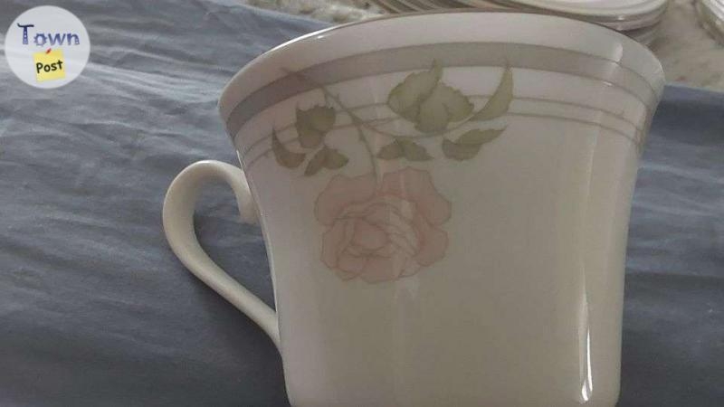 Royal Doulton Twilight Rose, 6 placesettings with teacups and saucers, $15.00 each, Made in England - 5 - 1064954-1721526081_3