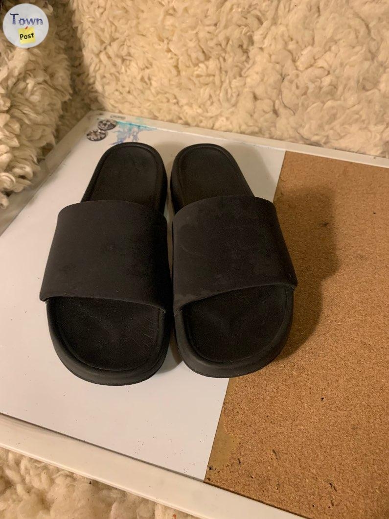 Men’s Black Lululemon Slides size 10 - 1 - 1065981-1721814400