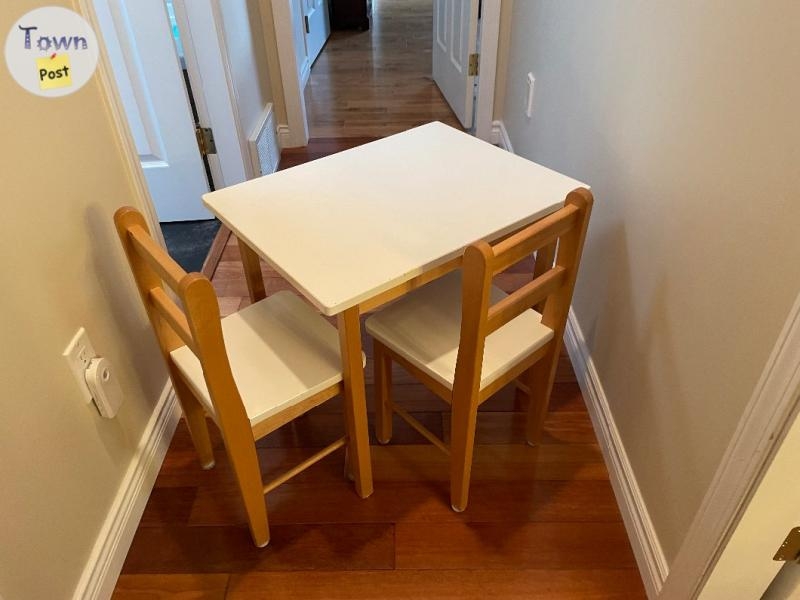 Children’s table and chairs - 1 - 1068359-1722398556