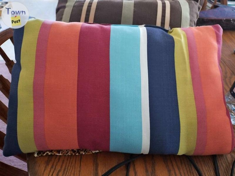 10 accent pillows  - 3 - 1079410-1725220607_1