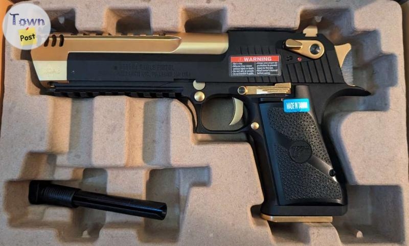 Cybergun Desert Eagle Black & Gold Airsoft Pistol Gas Blowback  - 4 - 1079434-1725223382_2