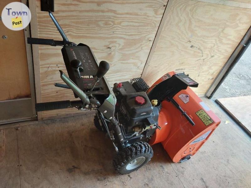 26" Snowblower new condition - 4 - 1082969-1726100009_2